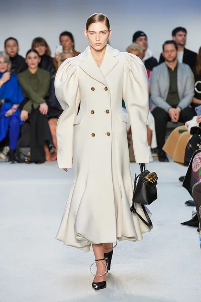 Look 17